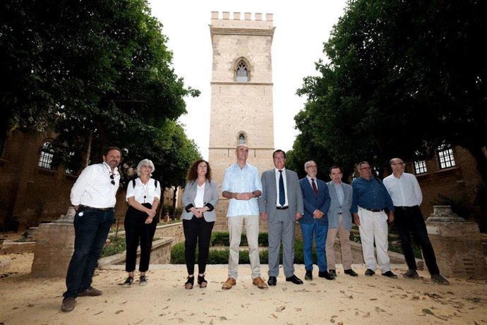 Antonio Muñoz y Juan Carlos Cabrera, en el centro, durante la presentación de los trabajos de rehabilitación de la Torre de Don Fadrique.
