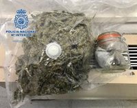 Detenido un joven que conducía por Marbella un coche de alquiler con 680 gramos de hachís ocultos en su equipaje