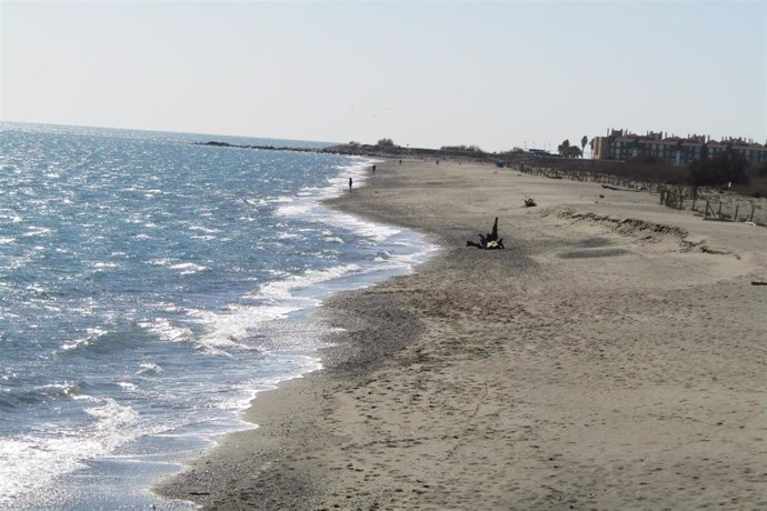 Playa desde la desembocadura del Guadalhorce en Málaga capital donde la Diputación llevará a cabo talleres de sensibilización