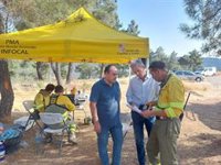 La evolución del fuego de Cebreros (Ávila) es "altamente favorable" y "sin llama" en la mayor parte