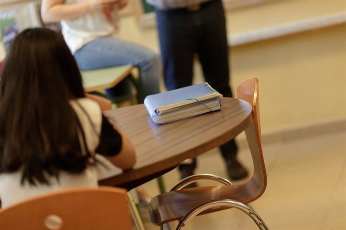 Archivo - Una estudiante en clase, archivo