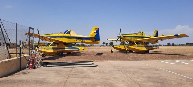 Medios aéreos en el incendio de Monsagro.