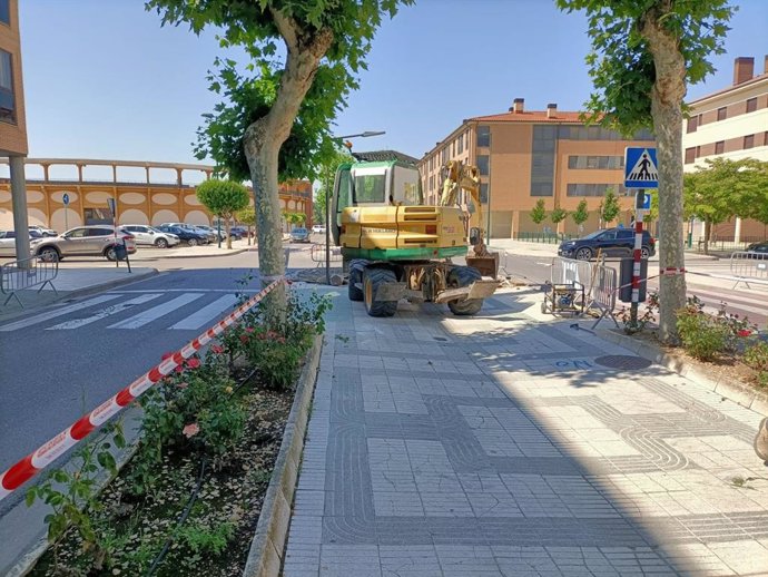 Las obras ya han comenzado en el paseo de la Constitución de Ejea