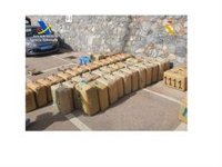 Dos detenidos con 1.700 kilos de hachís ocultos en un yate atracado en el puerto deportivo de Marina del Este (Granada)