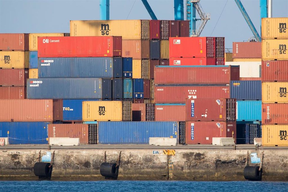 Archivo - Contenedores en el Puerto de La Luz y de Las Palmas
