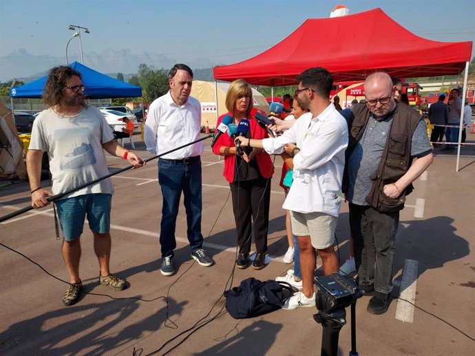 La presidenta de la Diputación de Barcelona, Núria Marín, en declaraciones a los medios desde el Centro de mando que los cuerpos de emergencia han habilitado para gestionar los trabajos de extinción del incendio de Pont de Vilomara (Barcelona)