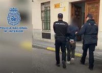 Detenido un hombre que usurpaba identidades en apps y recogía vestido de mensajero paquetes sin pagarlos