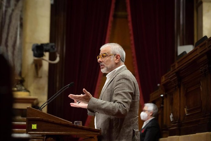 Imagen de archivo - El líder de Cs de Catalunya, Carlos Carrizosa, interviene en una sesión plenaria, en el Parlament de Cataluña, a 10 de mayo de 2022, en Barcelona, Cataluña (España). 