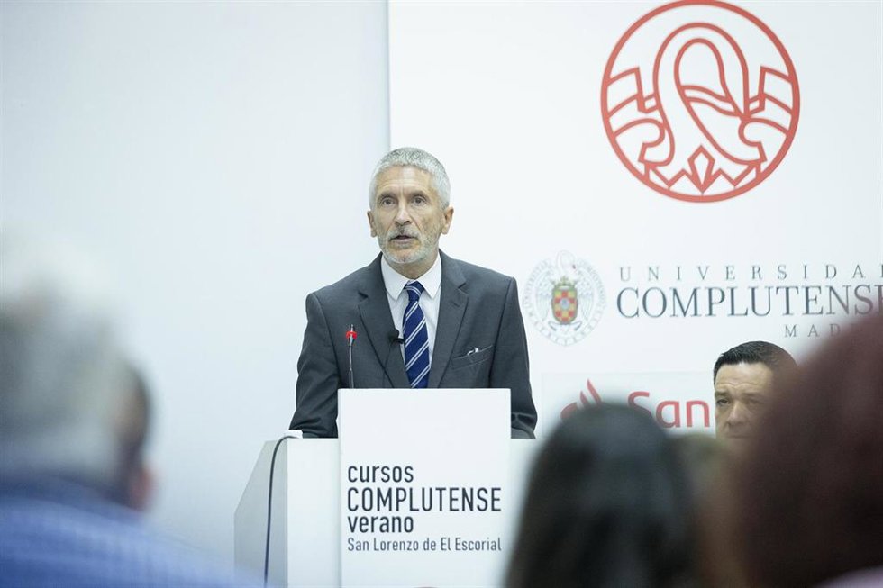 El ministro del Interior, Fernando Grande-Marlaska, durante el curso 'El futuro inmediato del terrorismo yihadista: tendencias globales, conflictos regionales y dinamicas internas', en los Cursos de Verano de la Universidad Complutense.