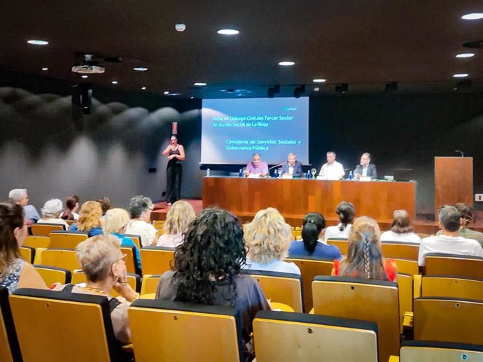Mesa de Diálogo Civil canalizará el diálogo y la cooperación del Gobierno riojano con las entidades del Tercer Sector