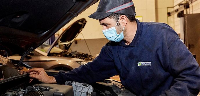 Taller, coche, automóvil, reparación, ITV, trabajador, tomate, vehículo, revisión, motor, transportes