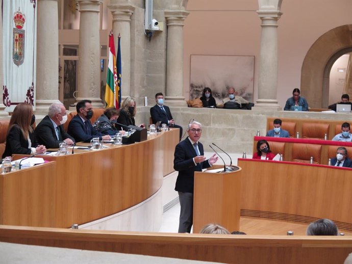 Archivo - El portavoz del PP, Jesus Ángel Garrido, en un pleno del Parlamento 