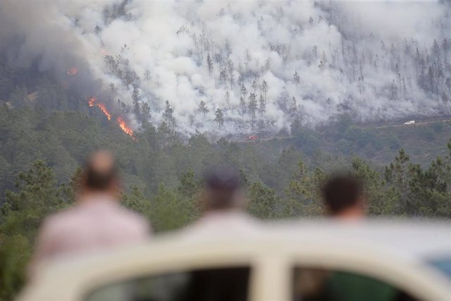 Incendios Sin Control Arrasan Más De 10700 Hectáreas En Galicia 1800 De Ellas En El Parque De 7450