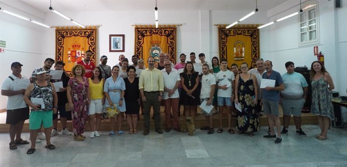 Entrega de los certificados a los alumnos del curso de Endesa en Carboneras para desmantelar la central térmica