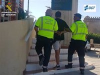 Detenido tras huir de un control de alcoholemia en un coche robado