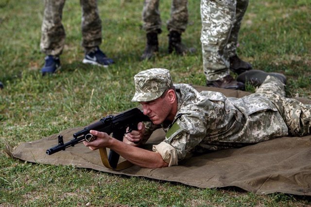 Archivo - Entrenamiento de las Fuerzas Armadas de Ucrania