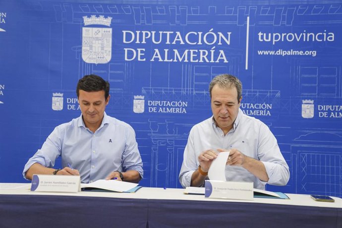 Firma de un acuerdo entre Diputación y Qvision contra el absentismo escolar