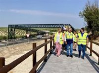 Fomento pone en servicio la pasarela peatonal de la A-306, en Torredonjimeno (Jaén)