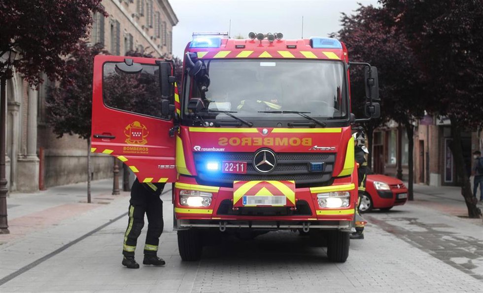 Archivo - Un caminón de Bomberos de la Comunidad de Madrid