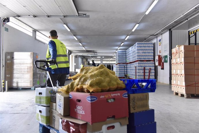 La Fundación 'la Caixa' y CaixaBank recogen 46.816 euros para los bancos de alimentos de Aragón.