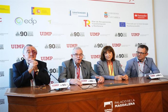 De izda a derecha, Mariano Barbacid, Jesús Ávila, Ana María Mata y Juan Méndez