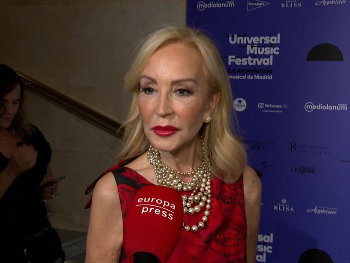 Carmen Lomana acude al Teatro Real para ver a Plácido Domingo