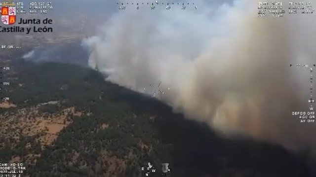 Captura de un vídeo difundido por la Junta de Castilla y León en el incendio de Cebreros (Ávila).