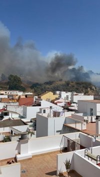 El Ayuntamiento de Huelva asegura que el incendio del Conquero está "prácticamente controlado"
