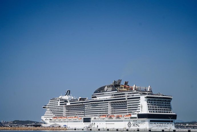 El MSC Bellíssima atraco en el Port de Tarragona.