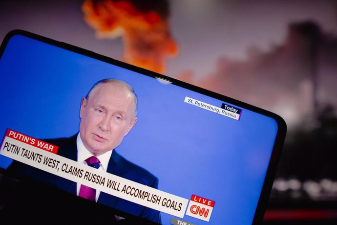 Archivo - June 18, 2022, Brazil: In this photo illustration, a person watches a live broadcast of Vladimir Putin, the president of Russia, on the CNN TV network from the United States. Putin provoked the West and said Russia will meet set targets