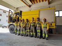 Bomberos forestales riojanos guardan un minuto de silencio por el compañero fallecido en el incendio de Zamora