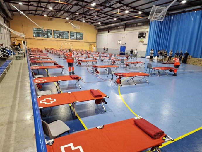 Centro de Pont de Vilomara (Barcelona) habilitado para los vecinos del municipio que no han podido volver a sus viviendas, dañadas por el fuego