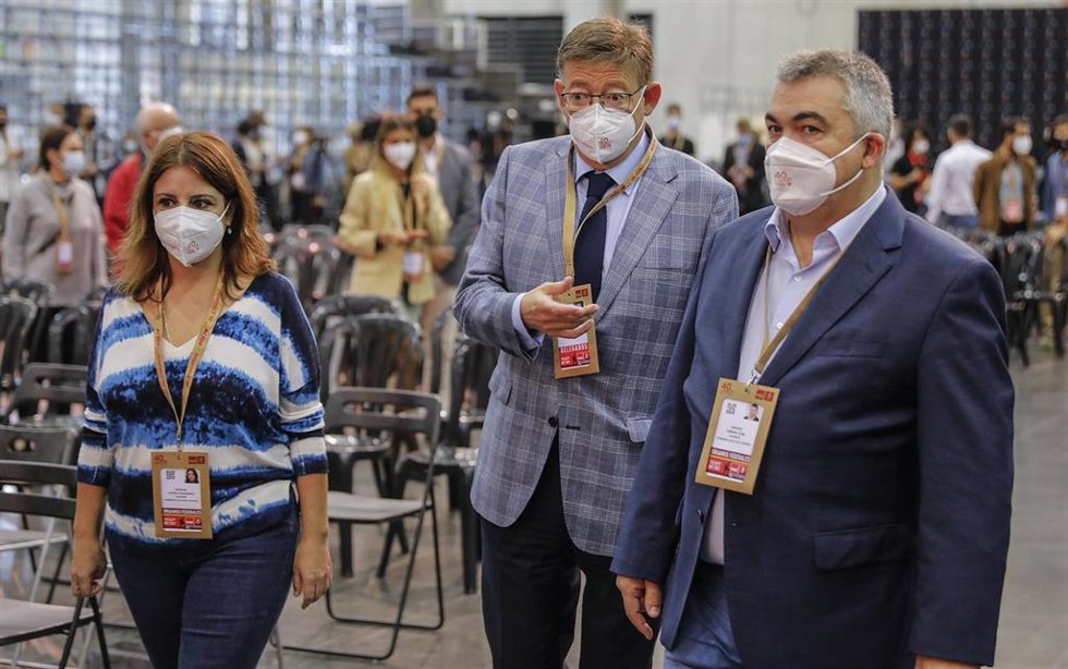 Archivo - (I-D) La vicesecretaria general del PSOE, Adriana Lastra; el presidente de la Comunidad Valenciana, Ximo Puig, y el secretario de organización del PSOE, Santos Cerdán, en una visita a las instalaciones del 40 Congreso Federal del PSOE