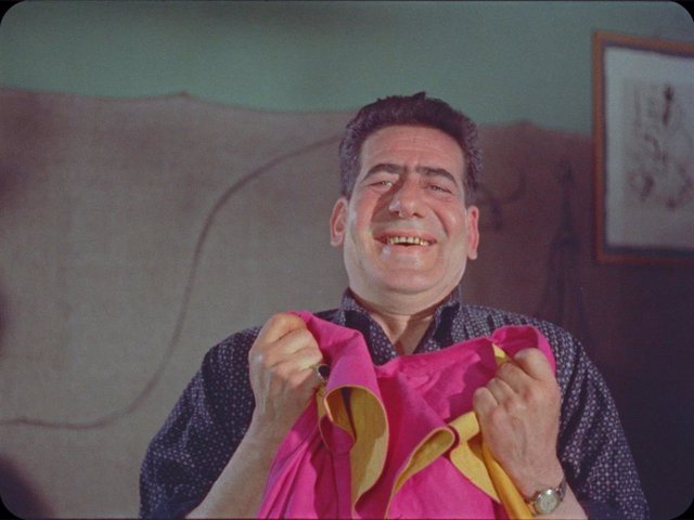 Imágen en color del pintor canario Óscar Domínguez extraída del documental 'Chez les Montparnos', de 1956, rodado unos meses antes de la muerte del artista