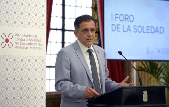 El alcalde de Murcia, en el I Foro de la Soledad