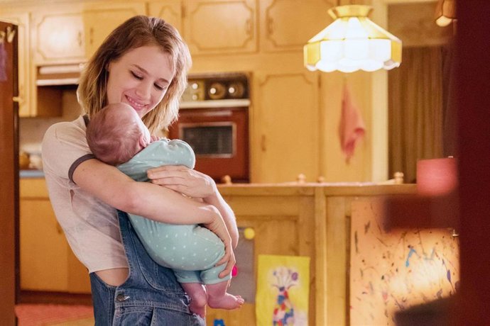 Archivo - Madre con su bebé, en una foto de archivo.