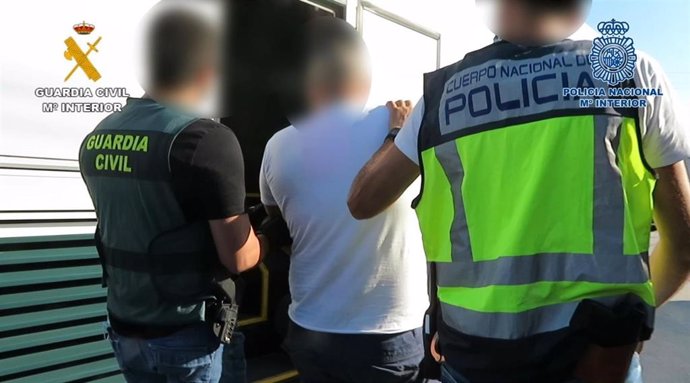 Uno de los detenidos en la operación antidroga conjunta de la Guardia Civil y la Policía Nacional.