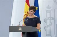 La ministra portavoz pide "revisar las condiciones de trabajo y prevención de riesgos" ante las olas de calor