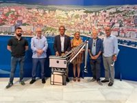 Mariscal recrea Santander y su Bahía: "El que proteste viviendo aquí es para pegarle cuatro tortas"