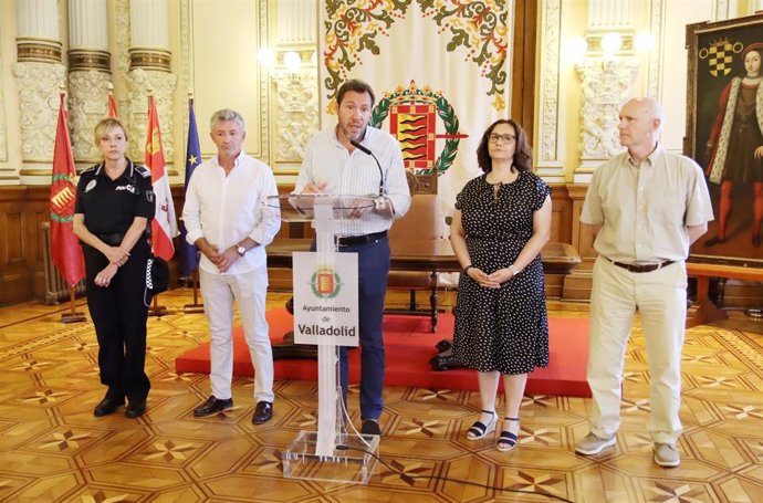 Rueda de prensa tras la firma de convenios entre el Ayuntamiento de Valladolid y los de Arroyo y La Cistérniga.