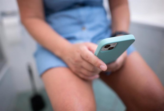 Archivo - Smartphones