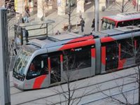 El Consistorio zaragozano insta al Gobierno aragonés a pagar la deuda pendiente del tranvía