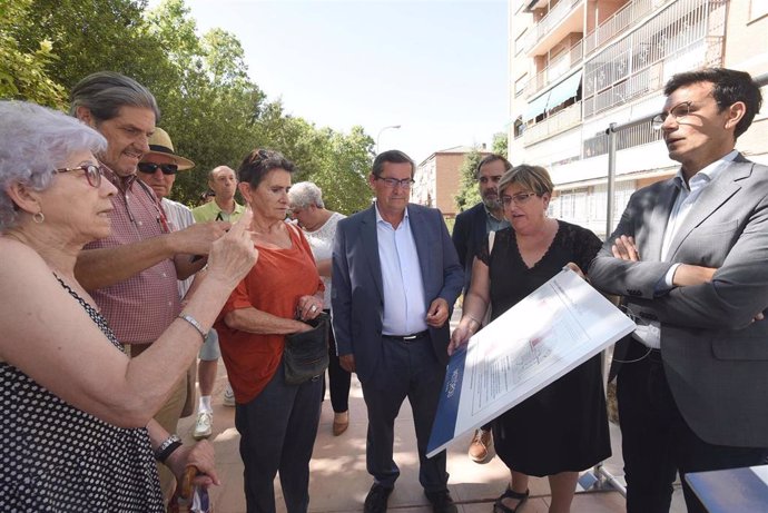 El presidente de la Diputación de Granada, José Entrena, y el alcalde de la capital, Francisco Cuenca, en una visita.