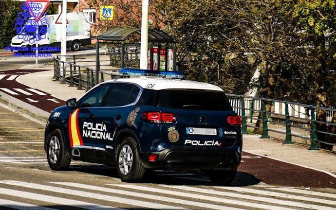 Archivo - Detenido por robar en coches estacionados en garajes de Torrelavega