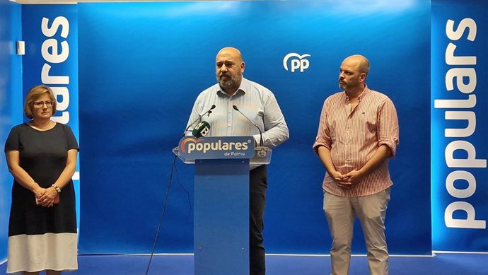 El presidente del PP de Palma, Jaime Martínez, en rueda de prensa.