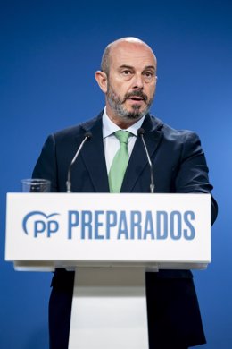 El vicesecretario nacional de Coordinación Autonómica y Local del PP, Pedro Rollán, ofrece una rueda de prensa tras la reunión del Comité de Dirección del PP en la sede nacional