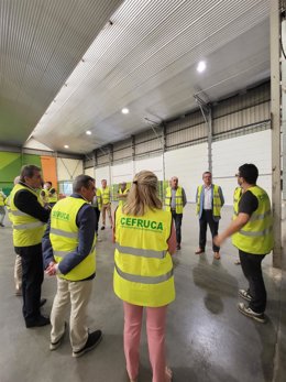 Dueñas durante su visita a la central hortofrutícola.