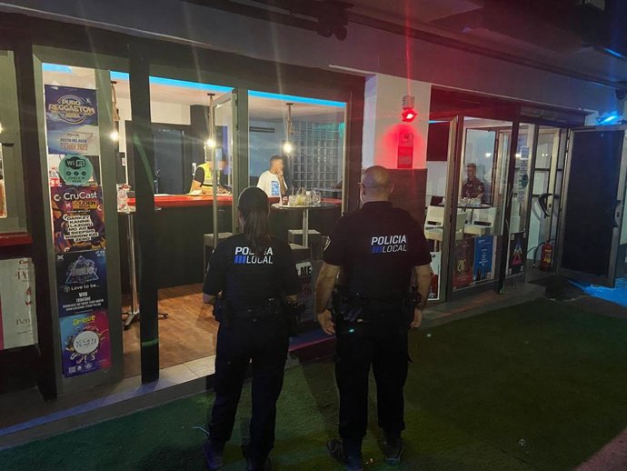 Agentes de la Policía Local en un dispositivo en locales de ocio nocturno