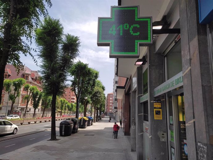 Un termómetro marca 41 C en Bilbao a la sombra