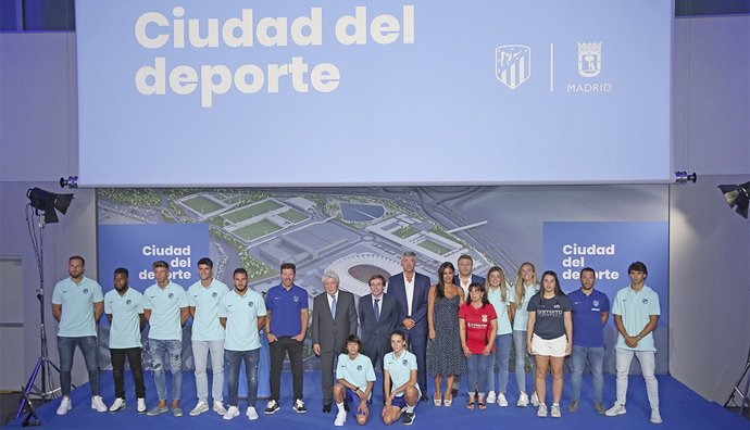 Foto de familia de la presentación de la Ciudad del Deporte del Atlético de Madrid